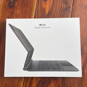 New in Box 11” Apple iPad Magic Keyboard